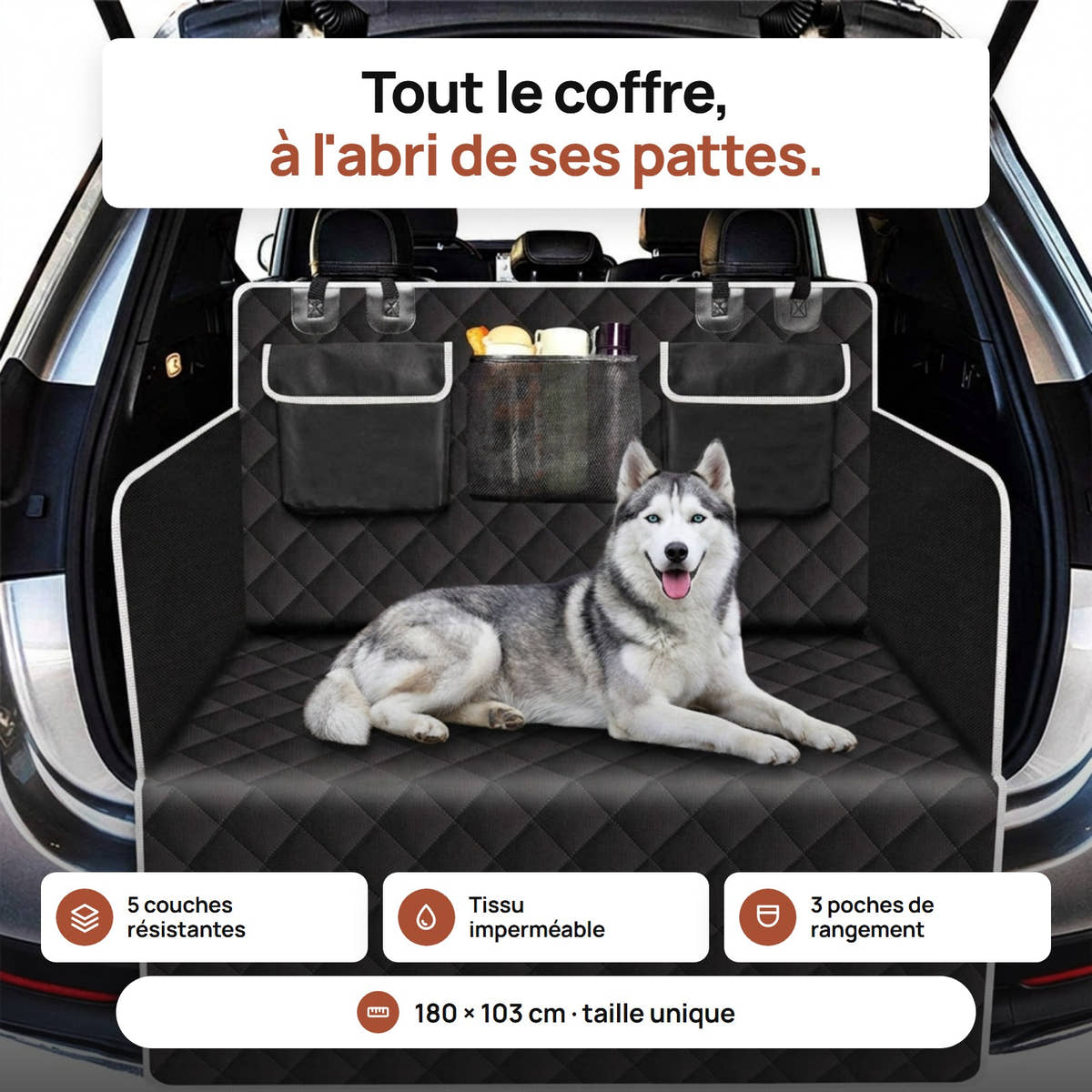 Husky allongé dans le coffre protégé par la housse de coffre Yzavo matelassée