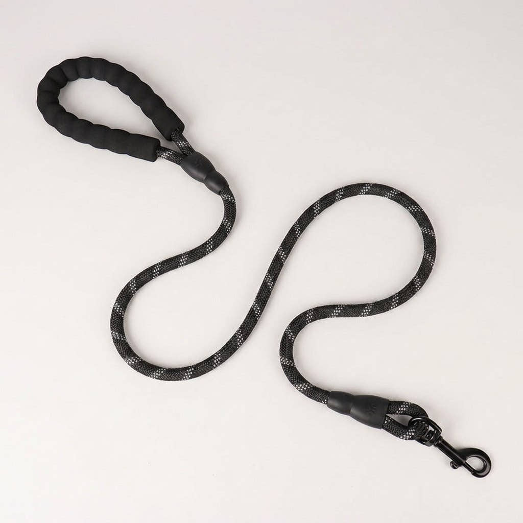 Laisse pour chien Yzavo déroulée, corde tressée d'un mètre cinquante